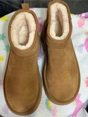 UGG  Ankle Boots in Chestnut with Plush Shearling Lining